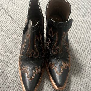 Black Ariat Dixon Booties
